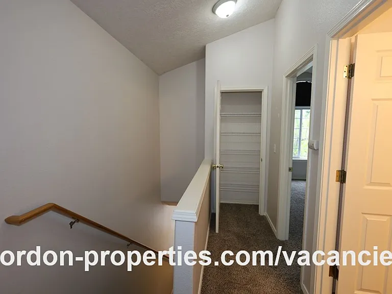 16913 NE Halsey St — Photo 28