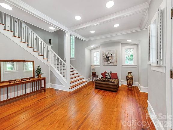 3rd image of 128 W End St