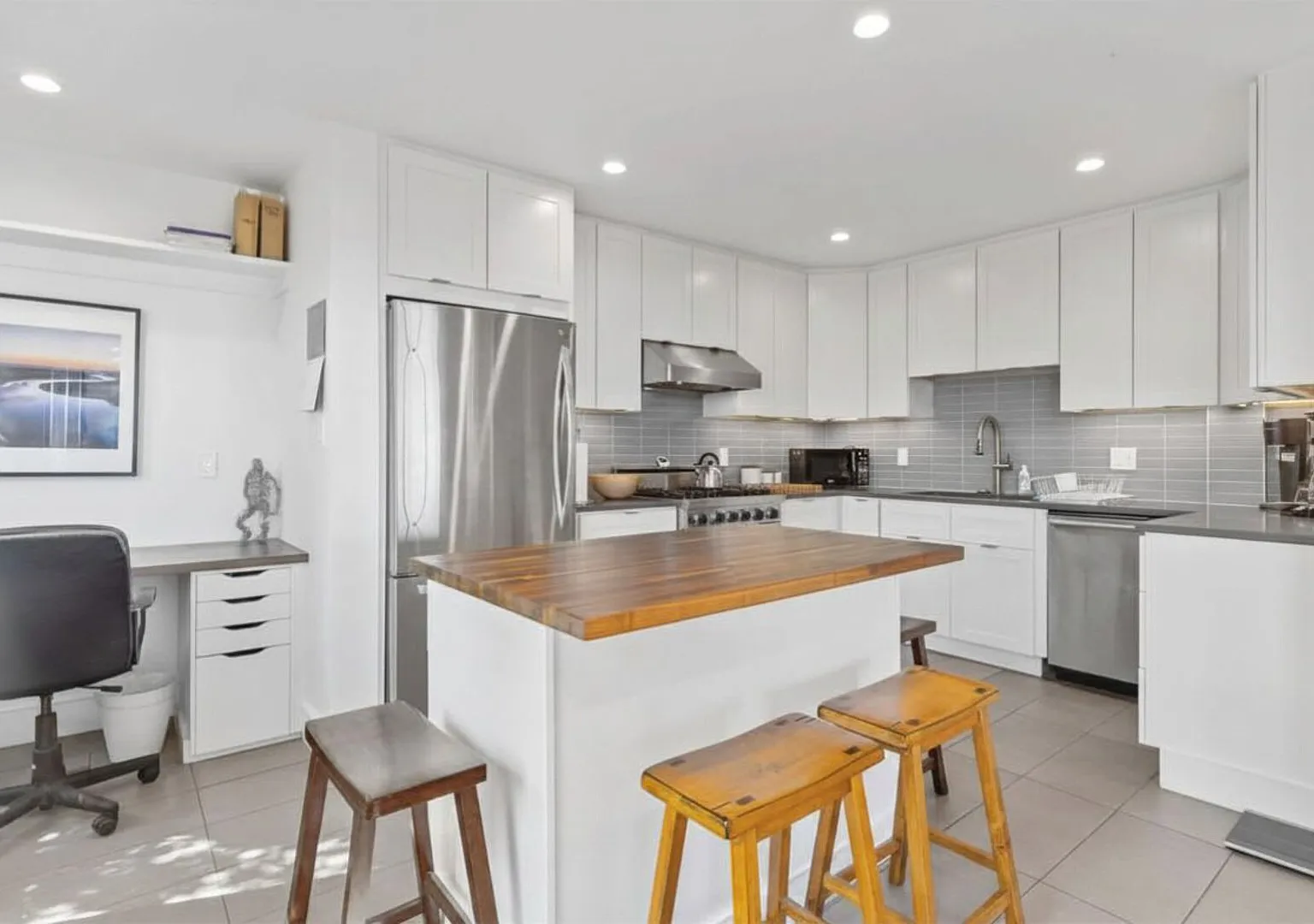 Stunning Views by the Bay 2BR — Photo 2