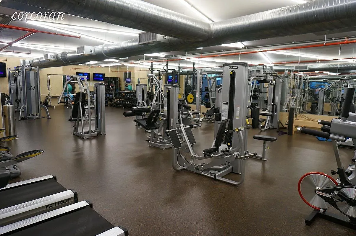 555 West 23rd Street — Photo 3