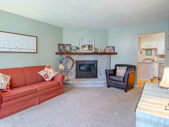 2nd image of 2661 Strawbridge Pl