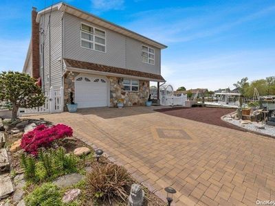 40 Flint Road, Amity Harbor, NY, 11701