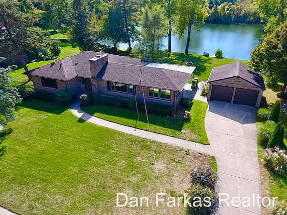 4th image of 3860 N Big Spring Dr SW