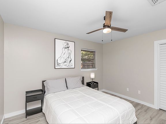 3rd image of 705 Bradford Dr