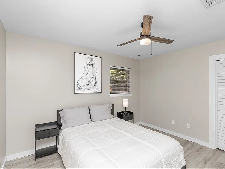 705 Bradford Dr — Photo 3