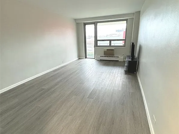 61-15 97th St #7C, Queens, NY 11374