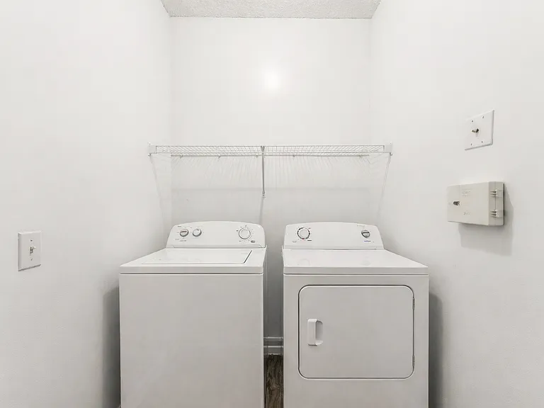 2BD, 2BA - 1150SF - In-Home Washer and Dryer