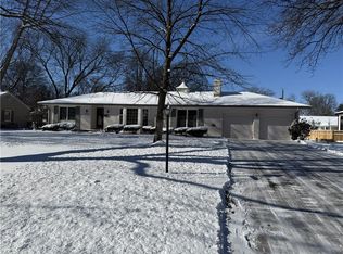 9000 Cherokee Ln, Leawood, KS 66206