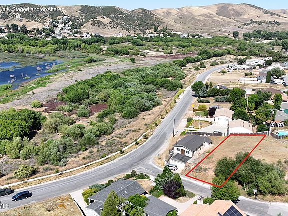 3rd image of Denview Dr