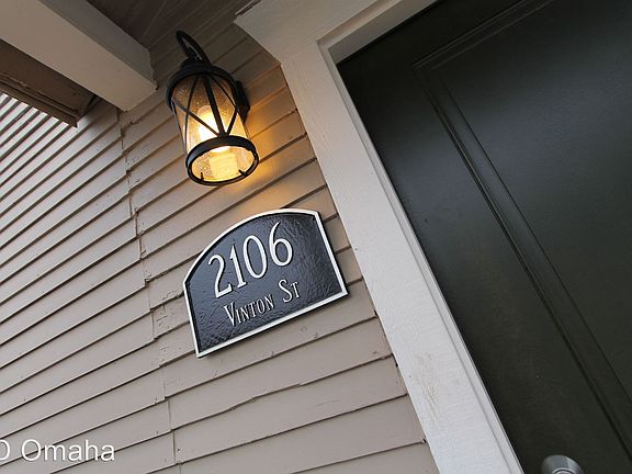 4th image of 2108 Vinton St #2106