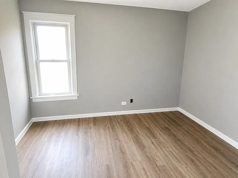 1117 E 9th St #2 — Photo 4
