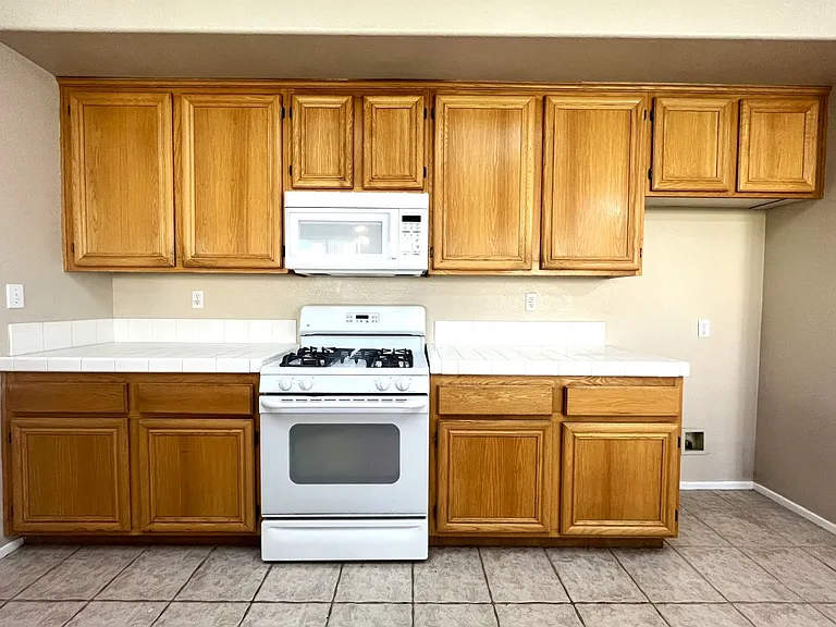 4130 Prairie Dunes Dr — Photo 8