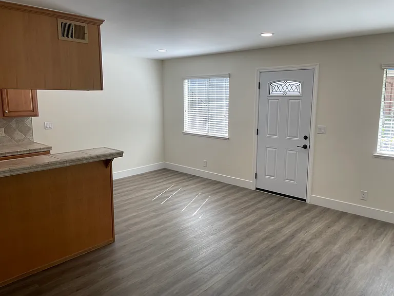 340 N 1st St #2 — Photo 1