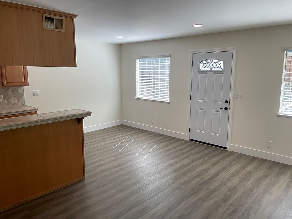 1st image of 340 N 1st St APT 2