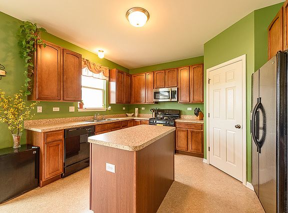 5th image of 2542 Goldenrod Way