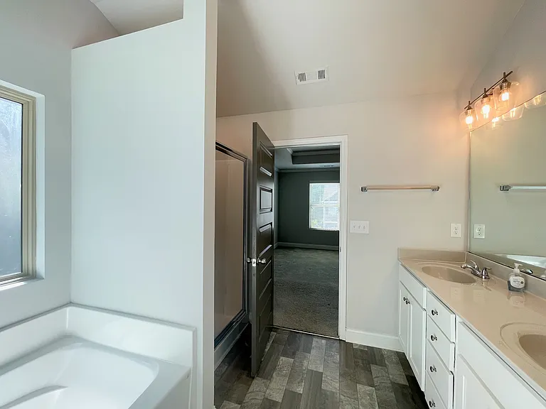 598 Omnia Ct — Photo 16