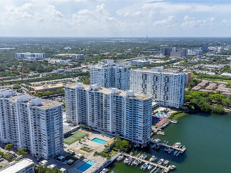 18081 Biscayne Blvd #1903 — Photo 38