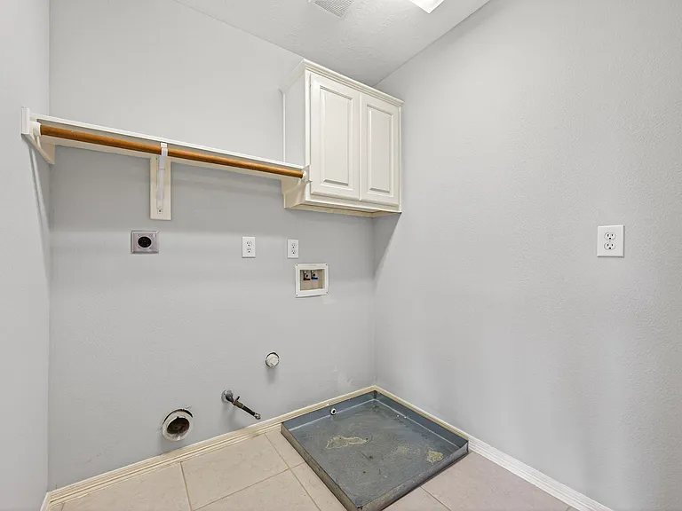2315 Vinemead Ct — Photo 33