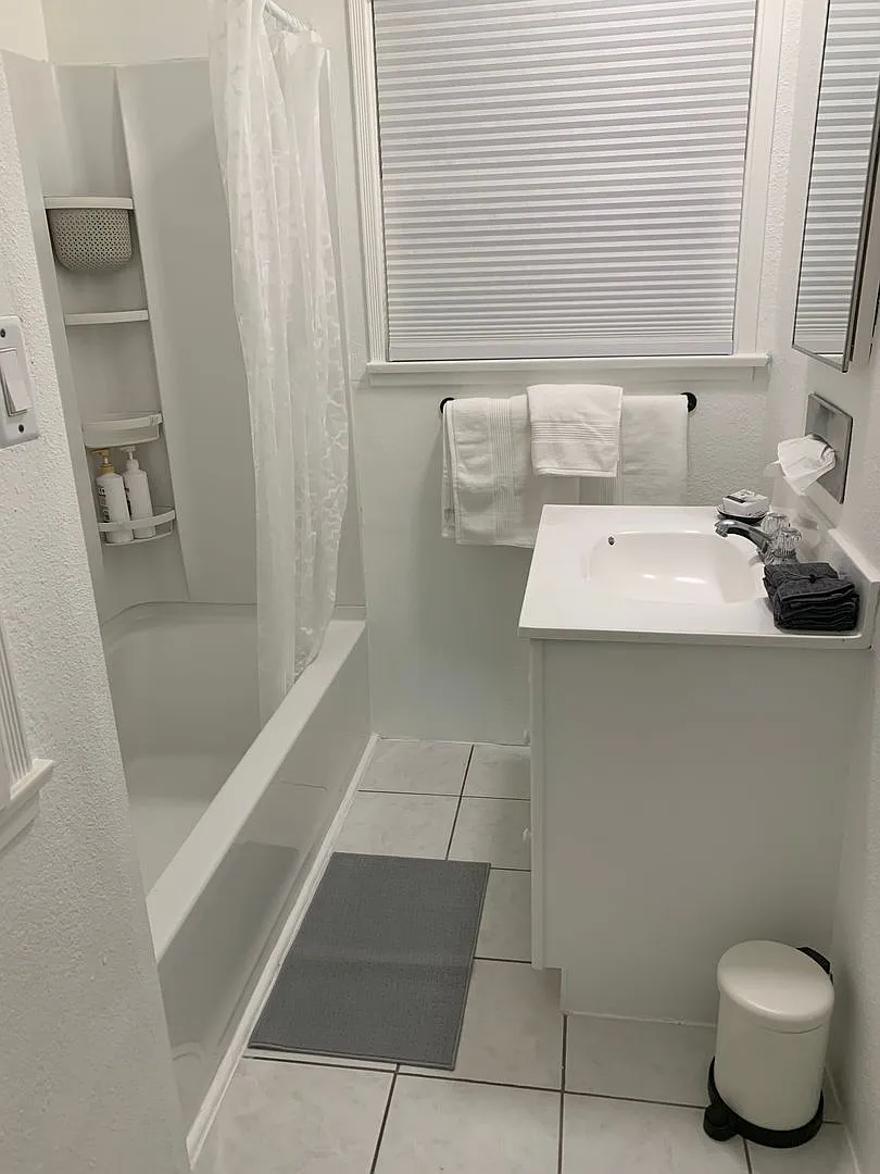 Fully Furnished 2 bedroom — Photo 4