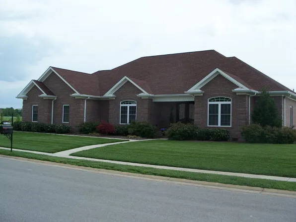 407 McAllister Cir, Hopkinsville, KY 42240