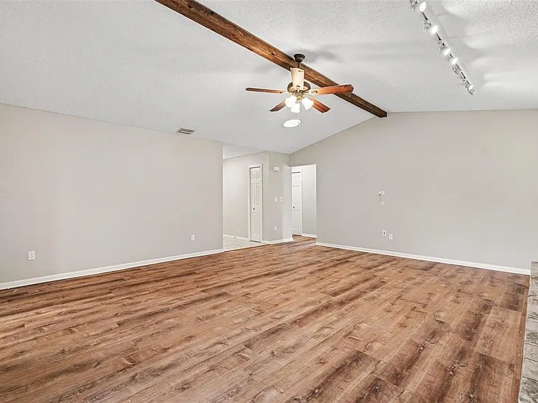 17703 Cranbrook Dr — Photo 7