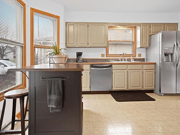 3rd image of 313 Loyola Dr