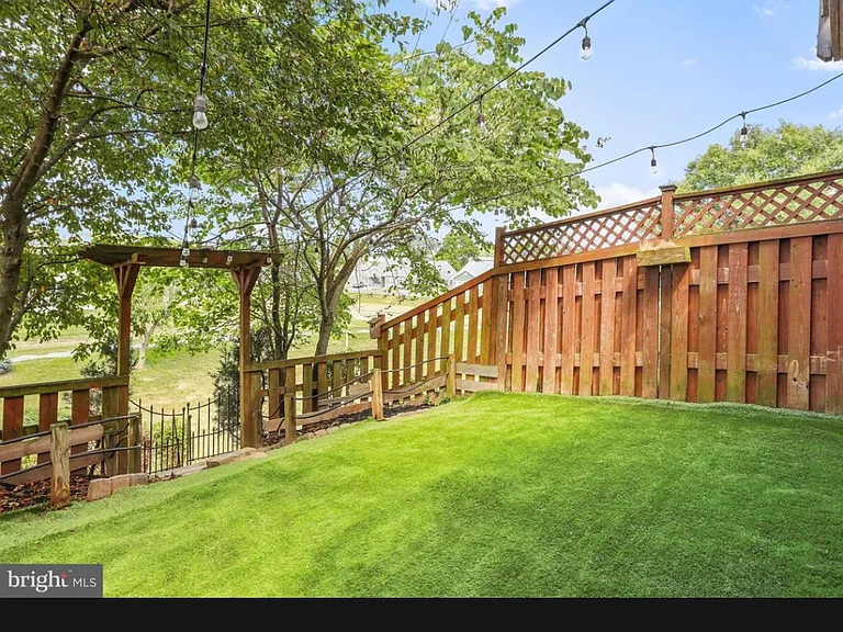 8867 Hillside Way — Photo 28