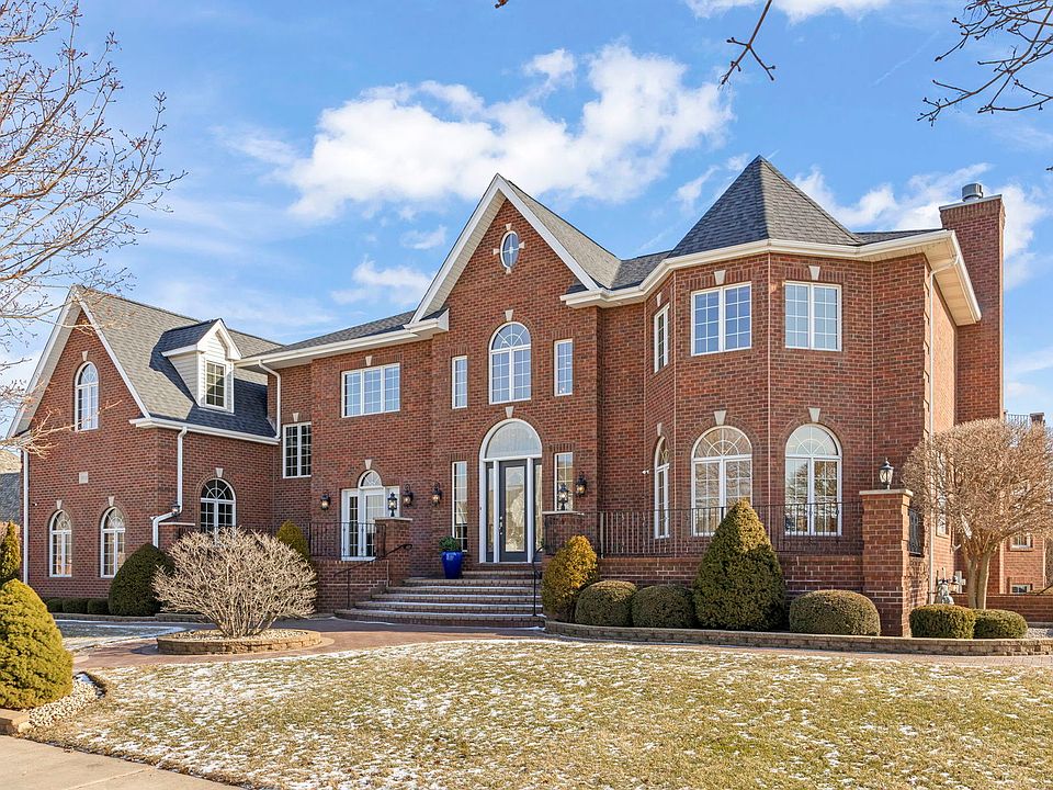 1st image of 16109 S Gamay Dr