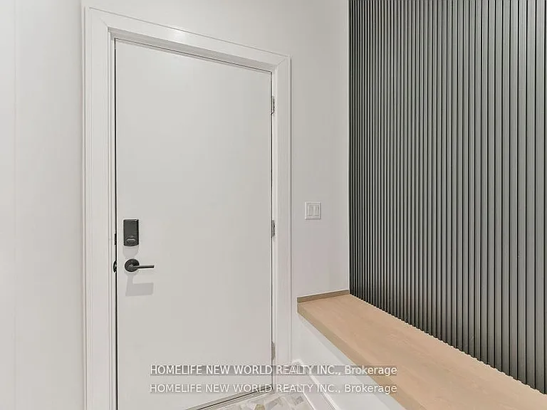 995 Dufferin St #LANEWAY — Photo 9