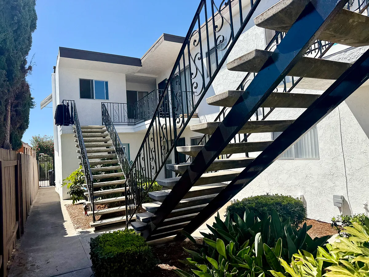 Building Photo - 4512 Altadena Ave #1