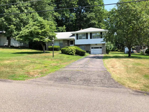 32 Garden Ave, Mountain Top, PA 18707