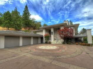 4111 Livingston Rd, Central Point, OR 97502