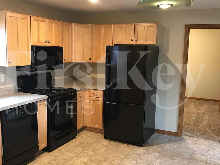 155 Berkshire Dr — Photo 6