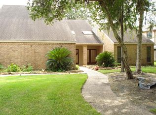 2609 Sleepy Hollow Dr, Pearland, TX 77581