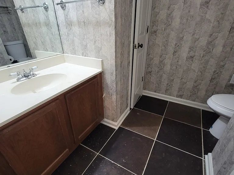 1064 Huntington Trce SE — Photo 23