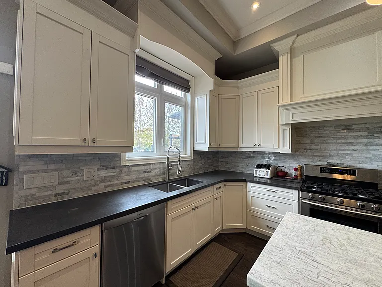 18B Algoma St — Photo 17