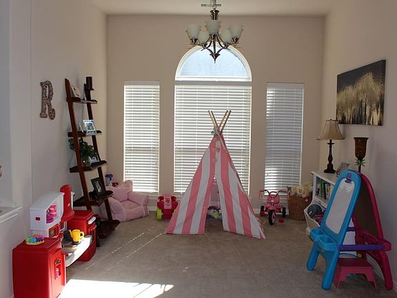 5th image of 7404 Lakeside Manor Ln