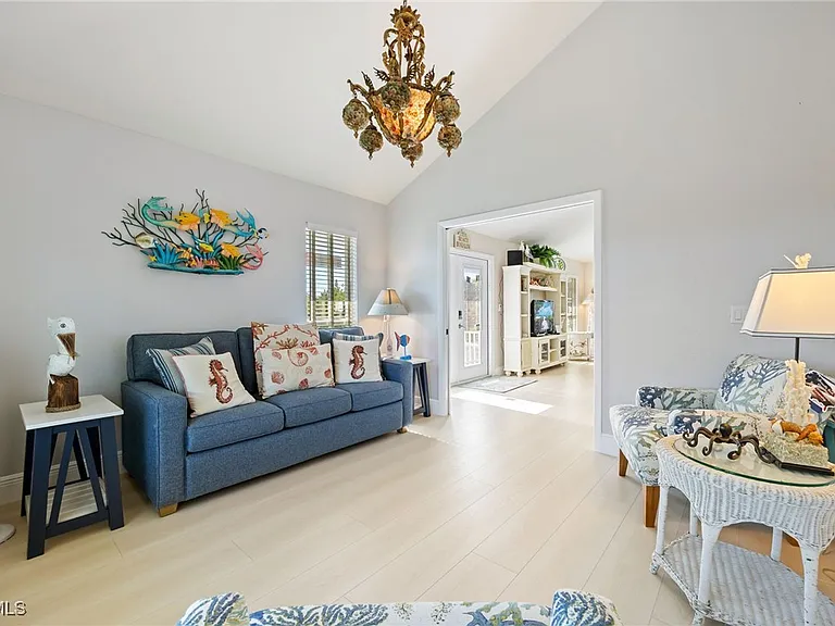 424 Lagoon Dr — Photo 18