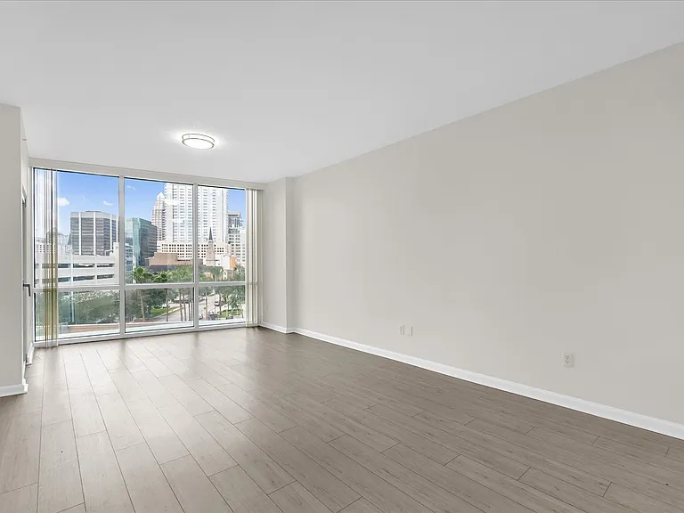 322 E Central Blvd #606 — Photo 2