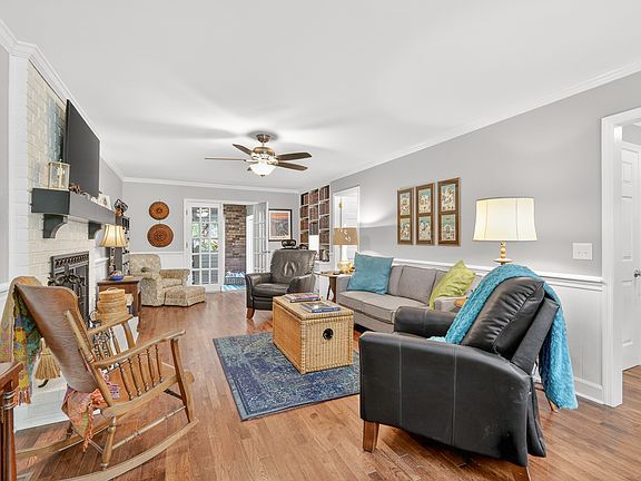 5th image of 301 W Chownings Ct