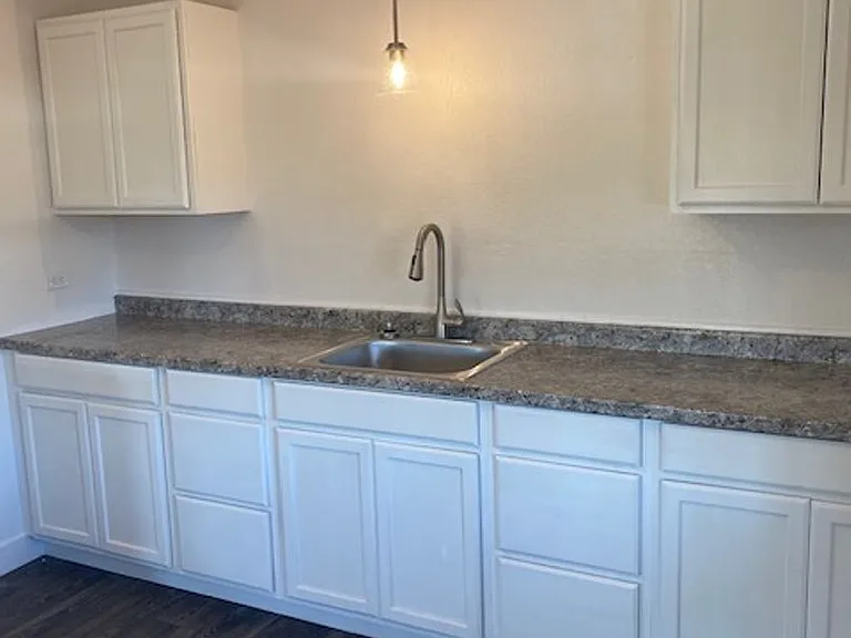 1645 Montana Ave — Photo 6