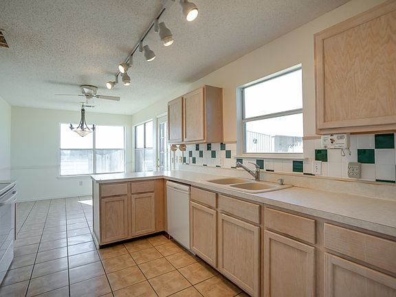 5th image of 1008 Lakeview Ct