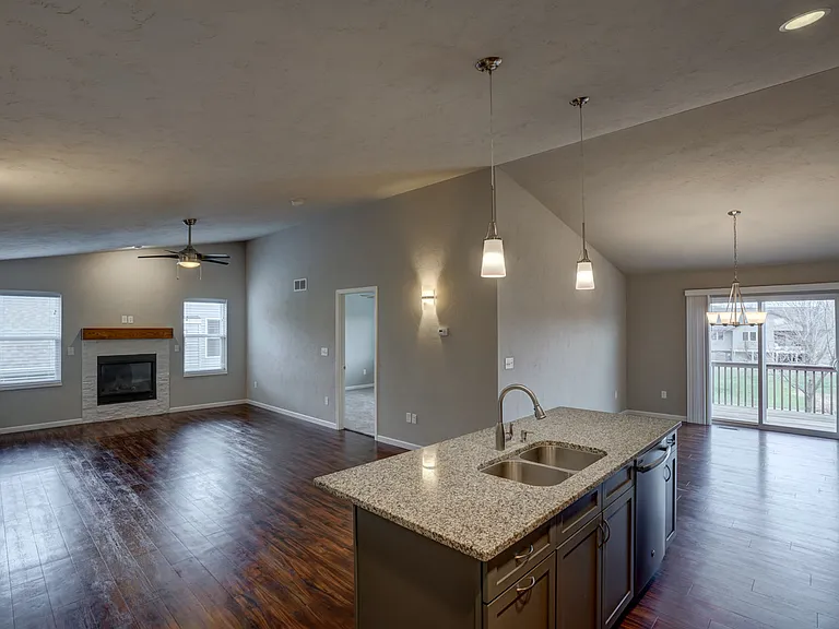 826 Thompson Dr — Photo 7