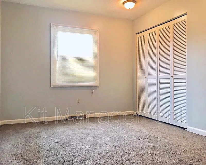 Charming 2-Bedroom Upper with Modern Updates 6055 Lewis Avenue, Toledo $995/mo — Photo 4