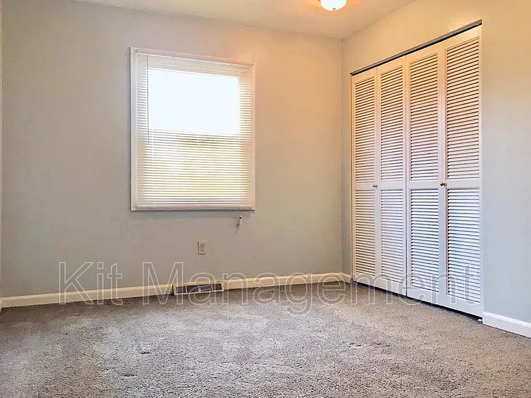 6055 Lewis Ave — Photo 4