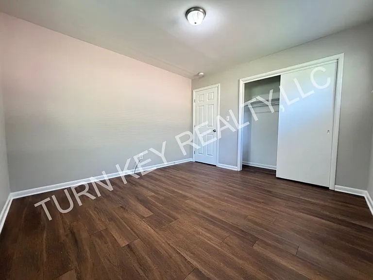 320 Park Rd — Photo 16