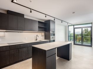 3996 Dumfries St #403, Vancouver, BC V5N3S3