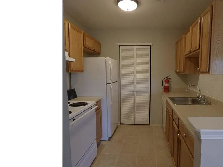 808 Britton Pl — Photo 8