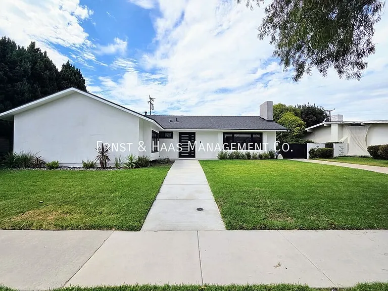 3041 Yellowtail Dr — Photo 2