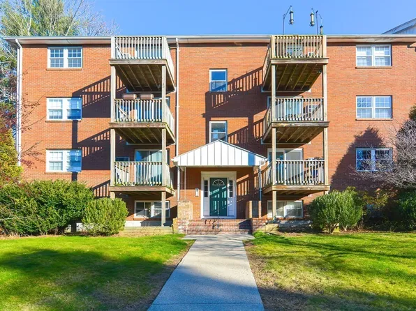 52 Burnap Rd APT 5, Holliston, MA 01746